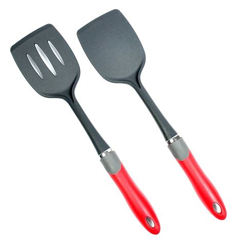 slotted spatula vs solid spatula.
